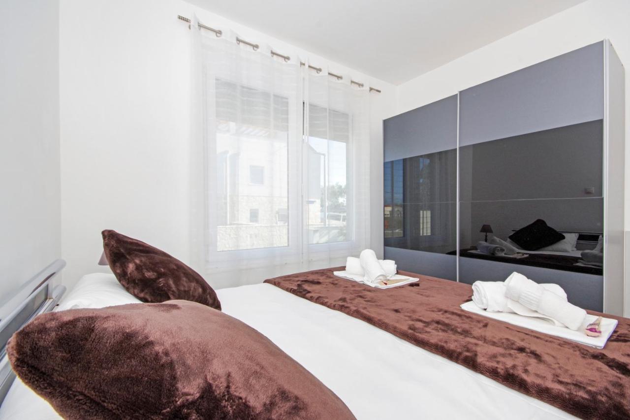 Apartment Laura Привлака Екстериор снимка