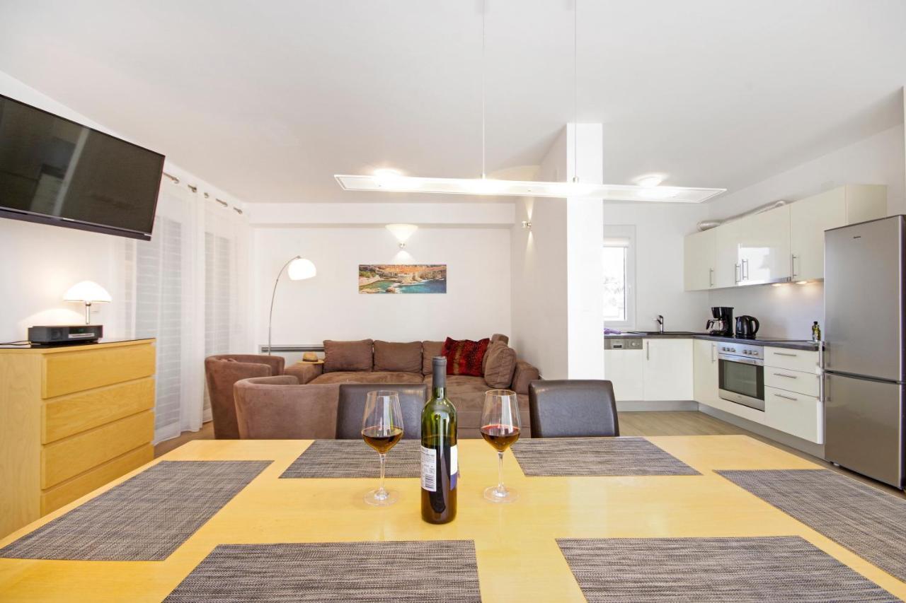 Apartment Laura Привлака Екстериор снимка
