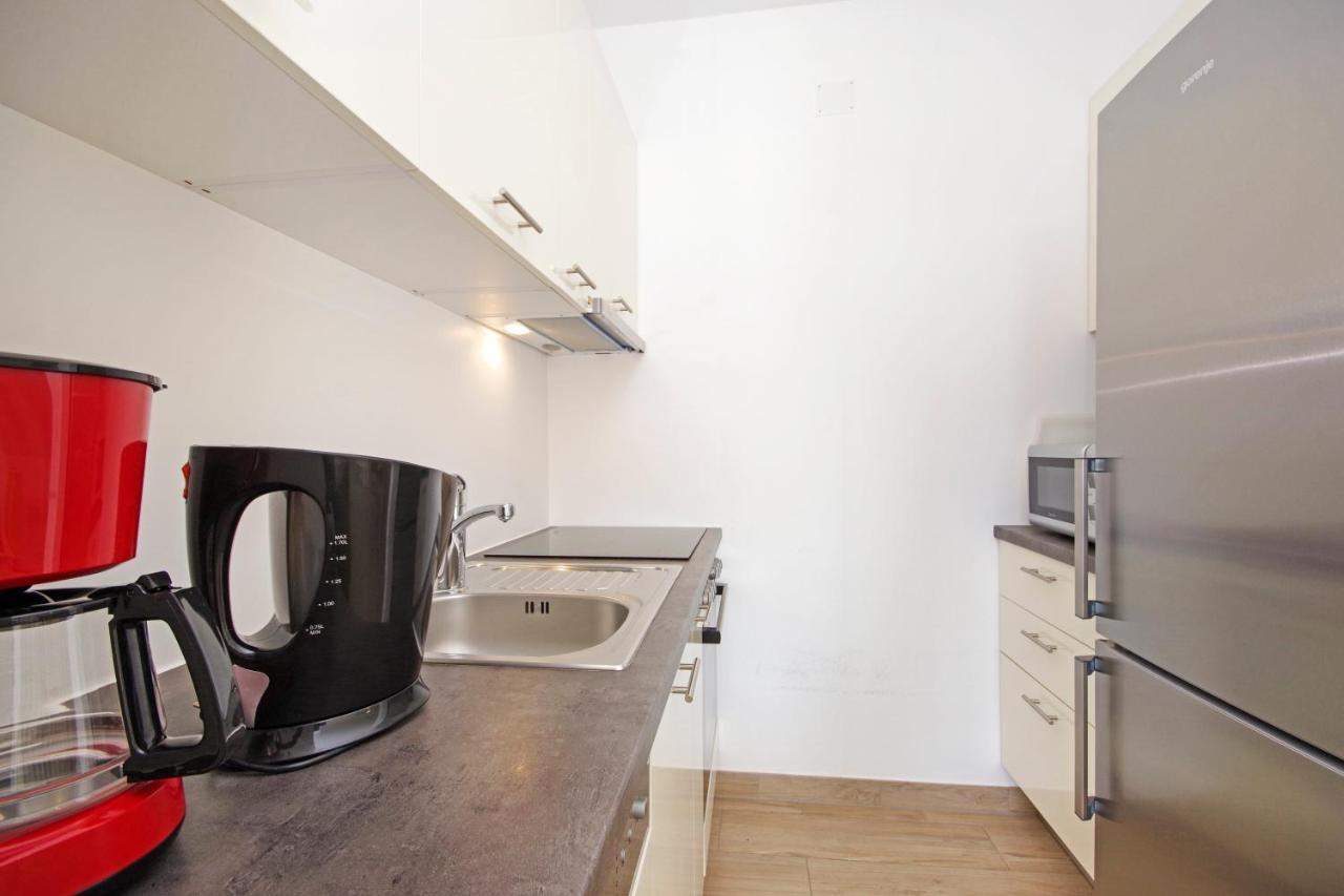 Apartment Laura Привлака Екстериор снимка