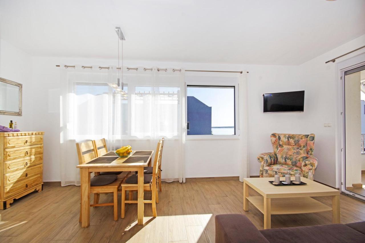 Apartment Laura Привлака Екстериор снимка