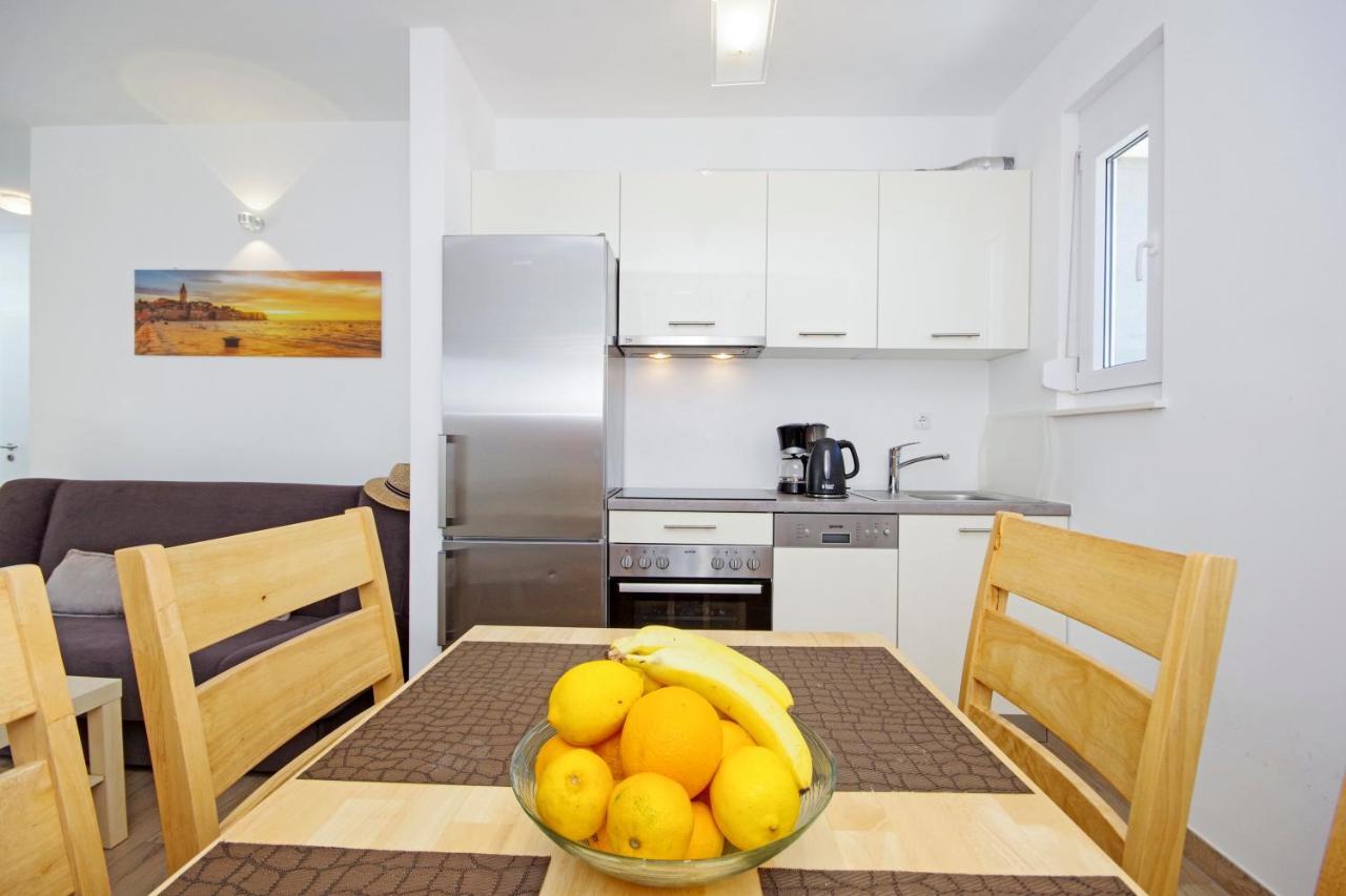 Apartment Laura Привлака Екстериор снимка