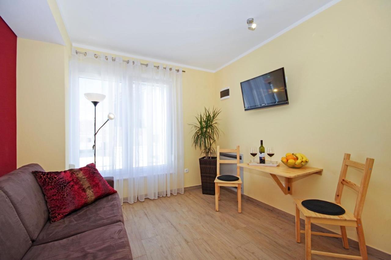 Apartment Laura Привлака Екстериор снимка