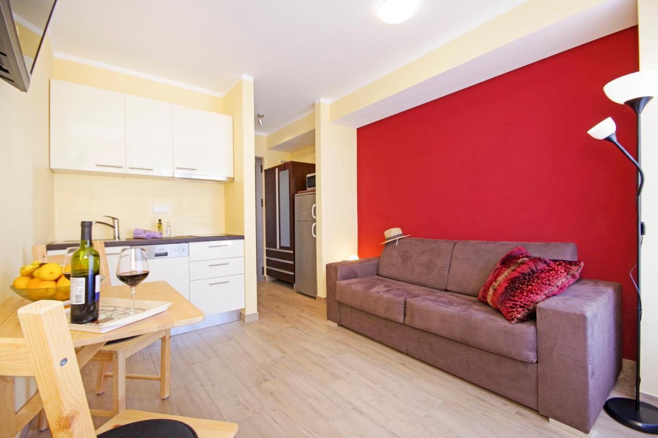 Apartment Laura Привлака Екстериор снимка
