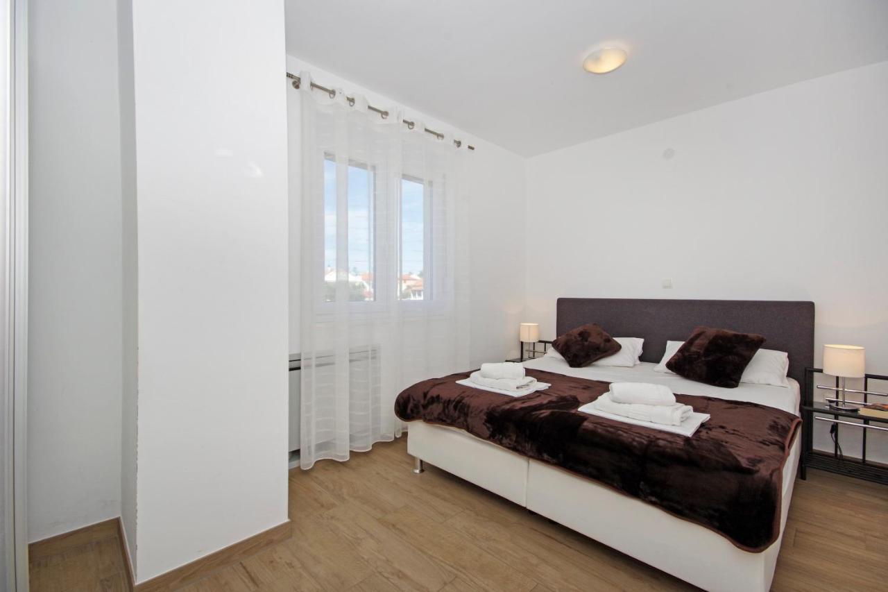 Apartment Laura Привлака Екстериор снимка