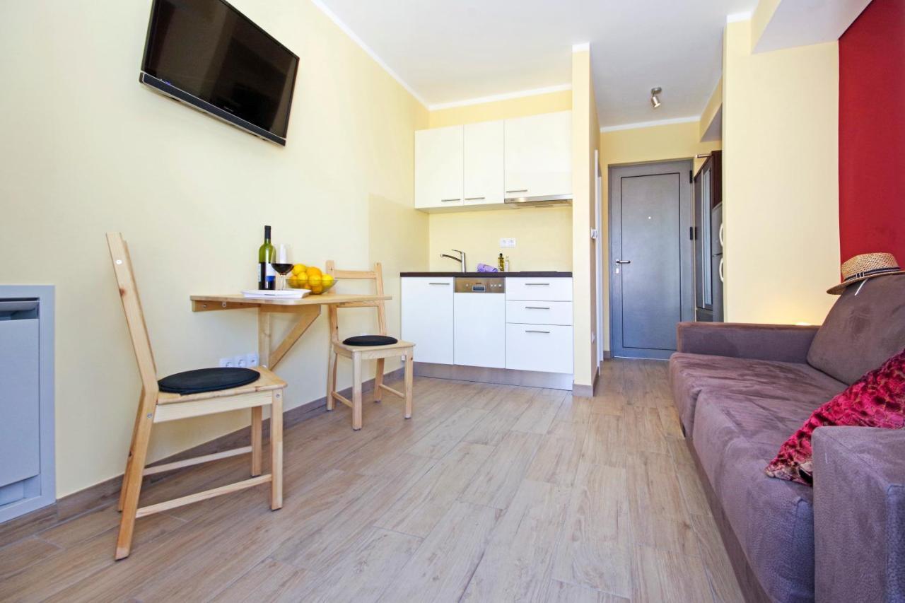Apartment Laura Привлака Екстериор снимка