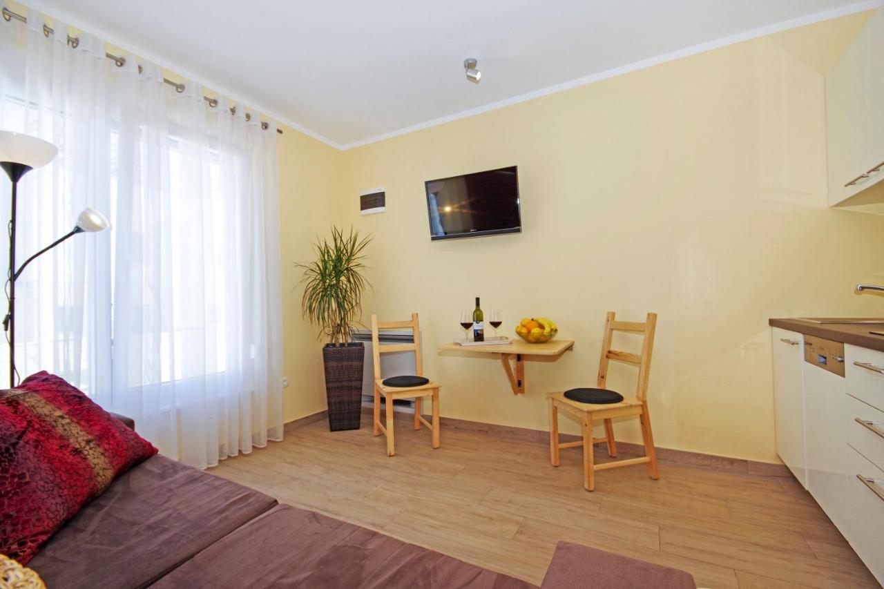 Apartment Laura Привлака Екстериор снимка
