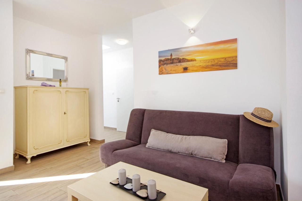 Apartment Laura Привлака Екстериор снимка